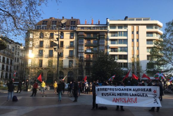 JARKI-k Donostiako dinamika lokalari amaiera emateko kontzentrazioa burutu eta irakurketa plazaratu ditu.