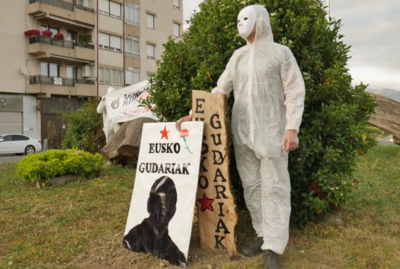 Udalak Gudarien oroitarriak kendu izana salatzeko Etxarri-Aranatzeko JARDUN-ek antolatutako manifestazioaren amaiera hitzaldia