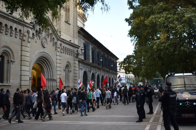 Urriaren 12a dela eta, ASKE antolakundeak manifestazioak antolatu ditu Hego Euskal Herrian